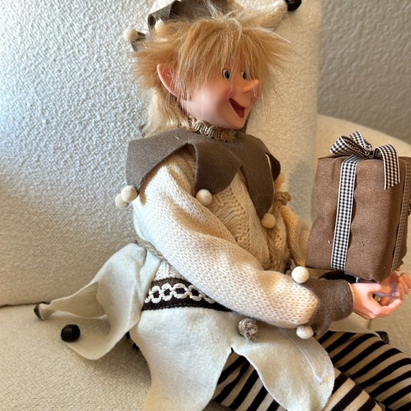 Christmas elf shelf sitter new Very large jingle bells, pom-poms, poseable brown - Picture 6 of 7